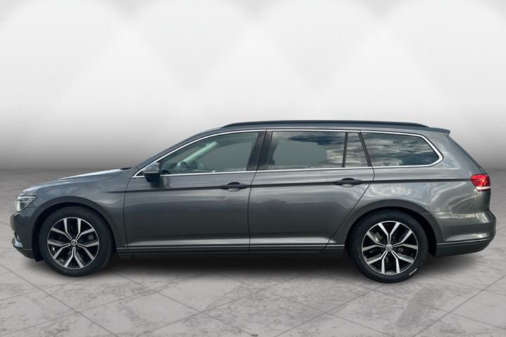 Grå VW Passat fra 2017