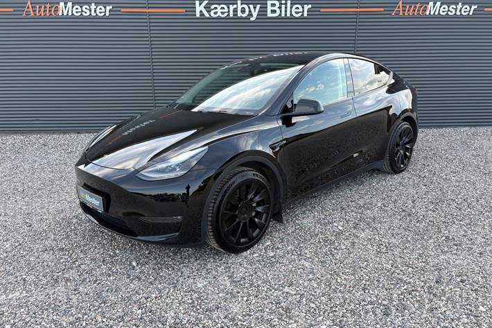 Sort Tesla Model Y fra 2023