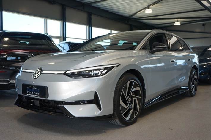Sølv VW ID.7 fra 2025 set udefra