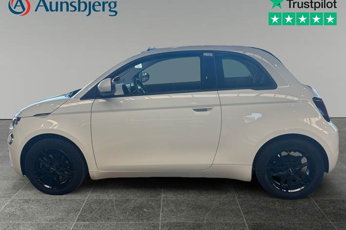 Hvid Fiat 500e fra 2023