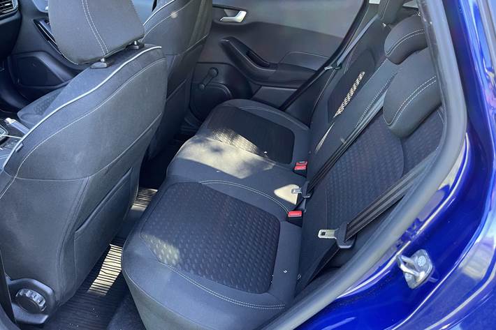 Blå Ford Fiesta fra 2017