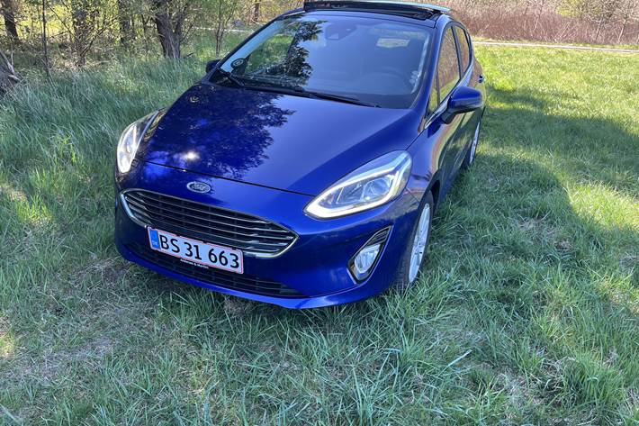 Blå Ford Fiesta fra 2017