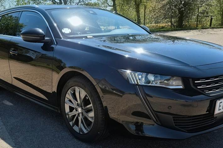 Sort Peugeot 508 fra 2020 set udefra