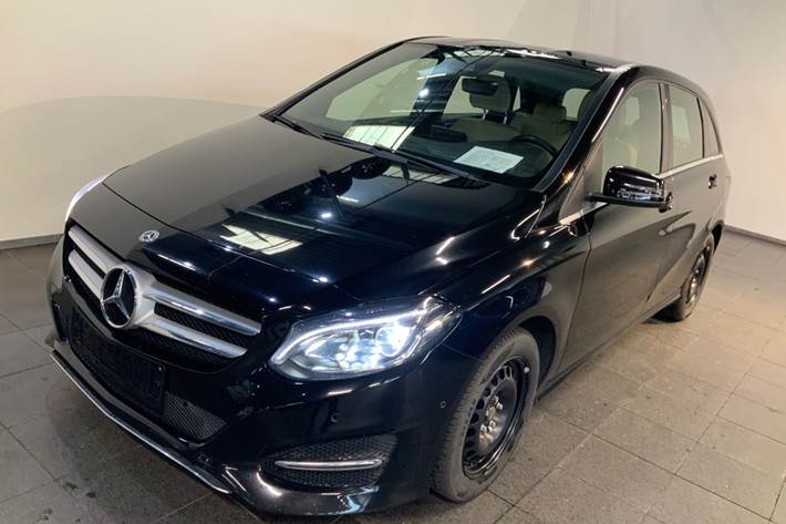 Sort Mercedes B200 d fra 2018 set udefra