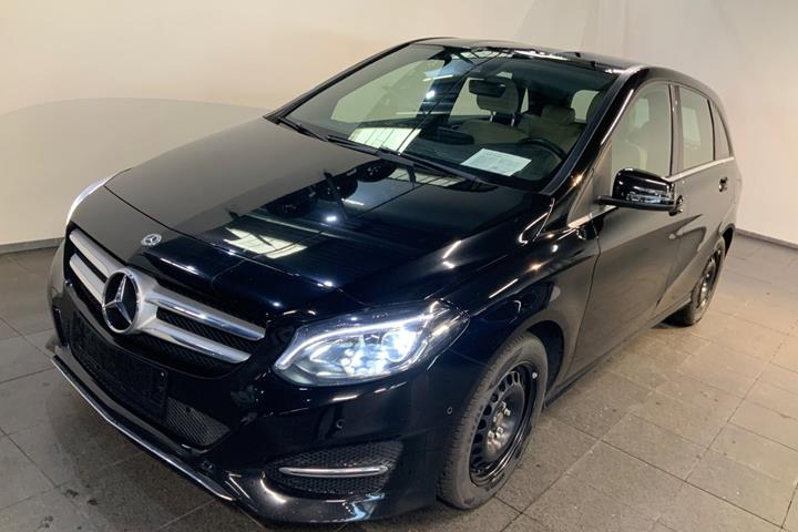 Sort Mercedes B200 d fra 2018 set udefra