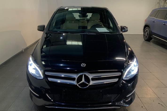 Sort Mercedes B200 d fra 2018