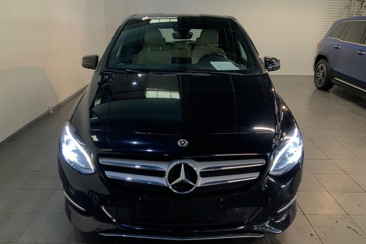 Sort Mercedes B200 d fra 2018