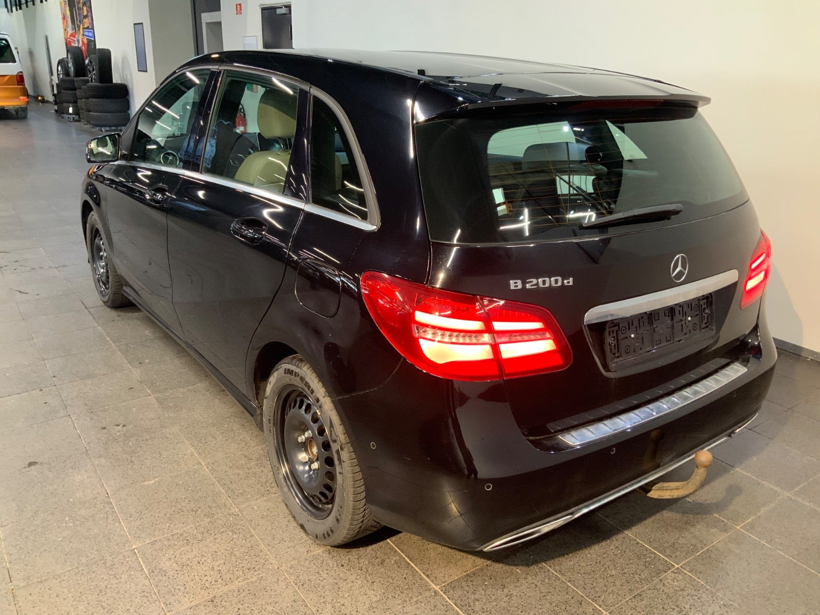 Sort Mercedes B200 d fra 2018