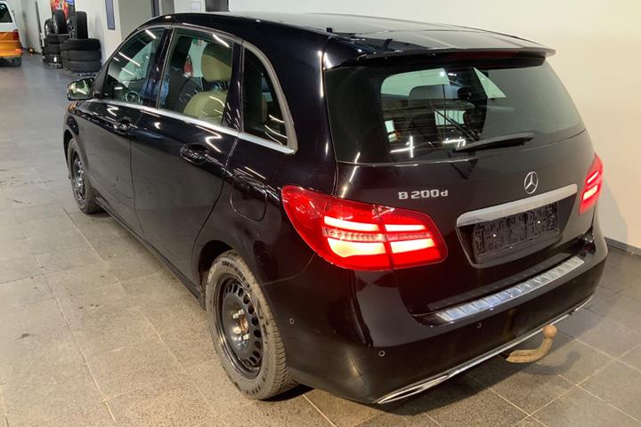 Sort Mercedes B200 d fra 2018
