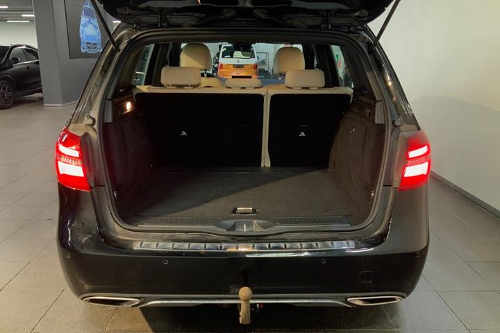 Sort Mercedes B200 d fra 2018