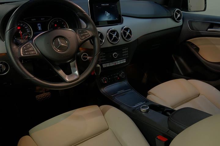 Sort Mercedes B200 d fra 2018
