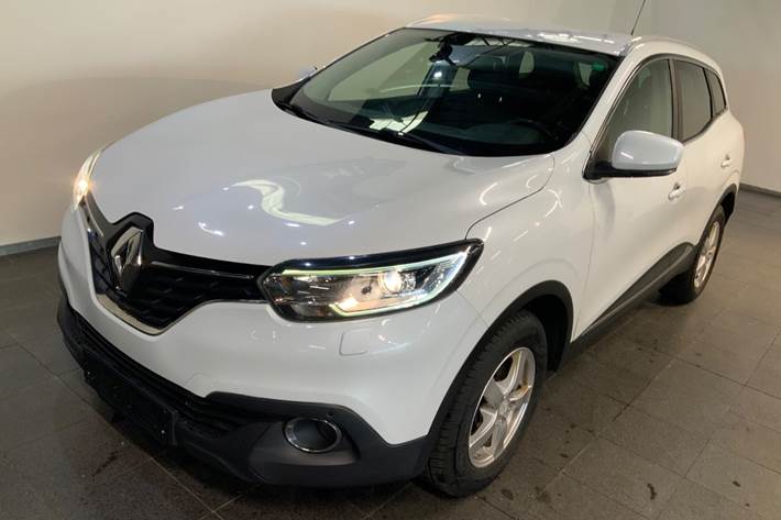 Hvid Renault Kadjar fra 2016 set udefra