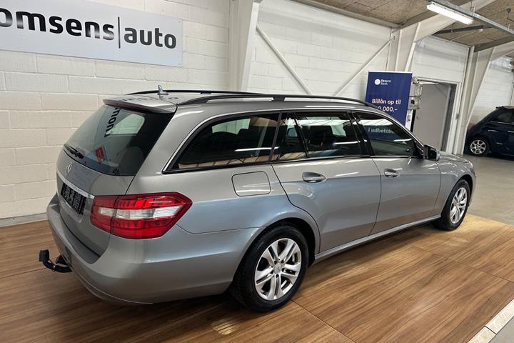 Grå Mercedes E200 fra 2010