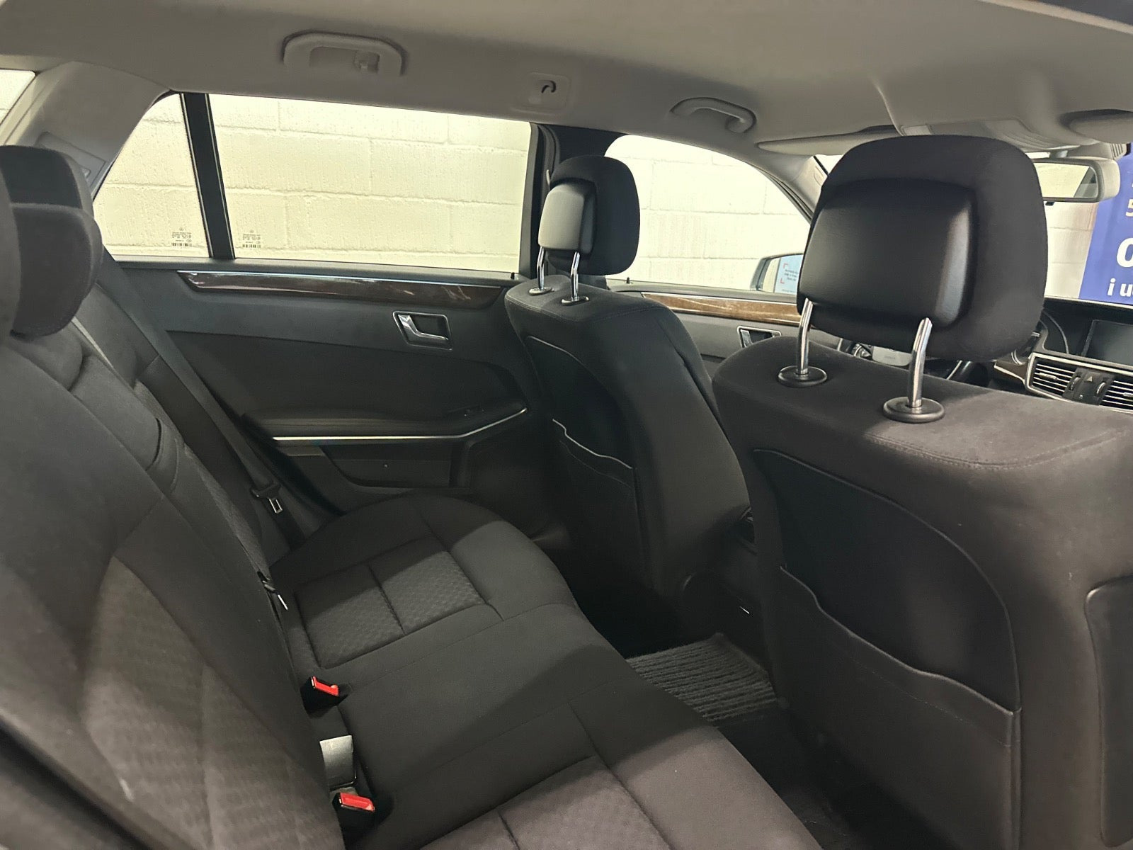 Grå Mercedes E200 fra 2010