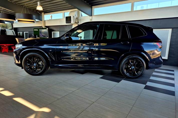 Sort BMW iX3 fra 2024