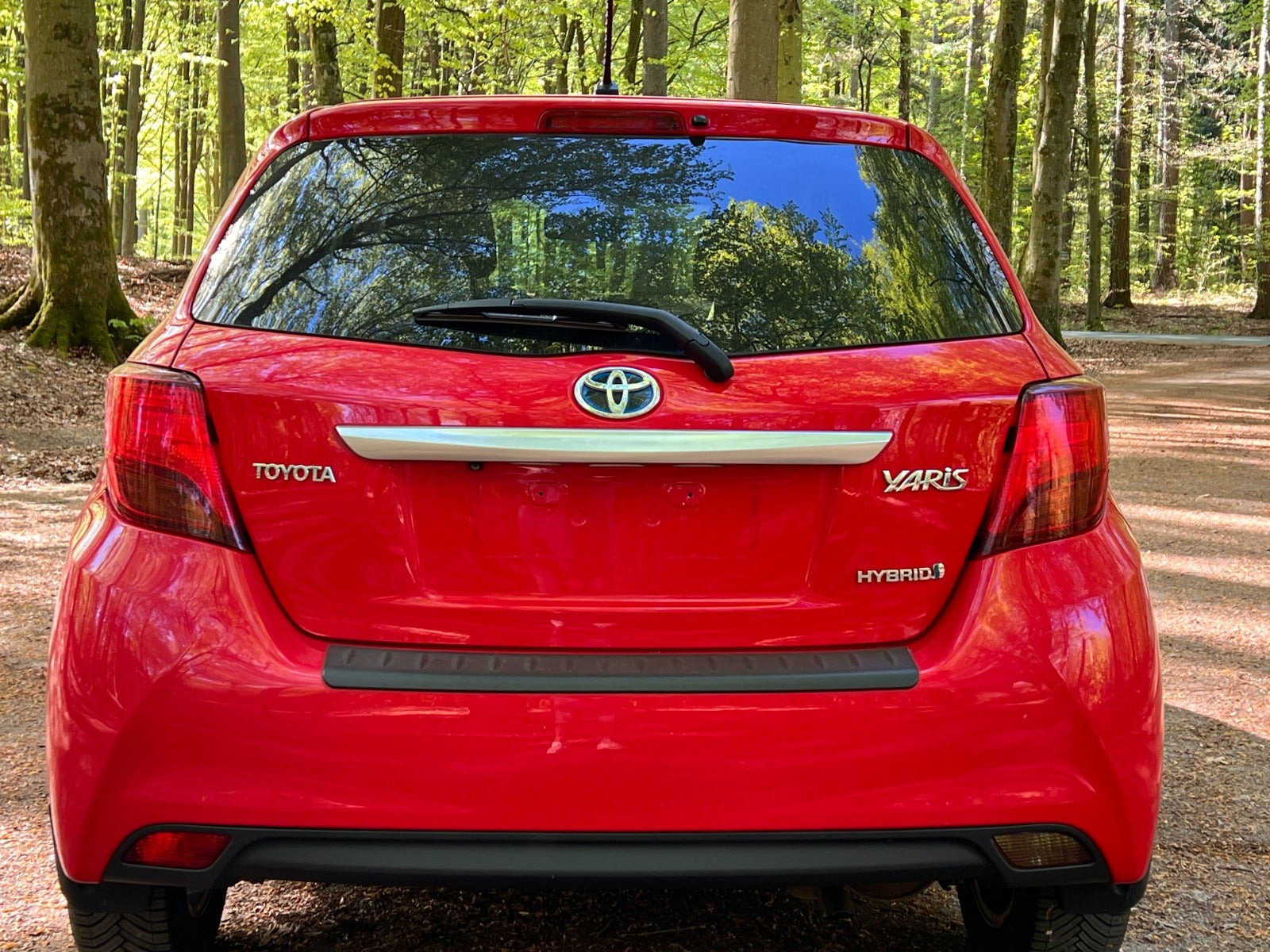 Rød Toyota Yaris fra 2016