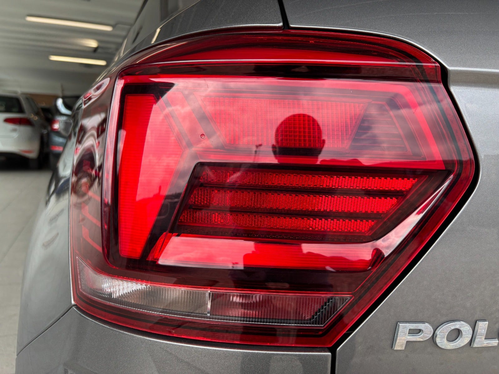 Grå VW Polo fra 2018