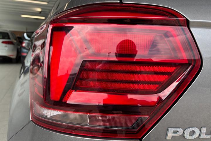 Grå VW Polo fra 2018