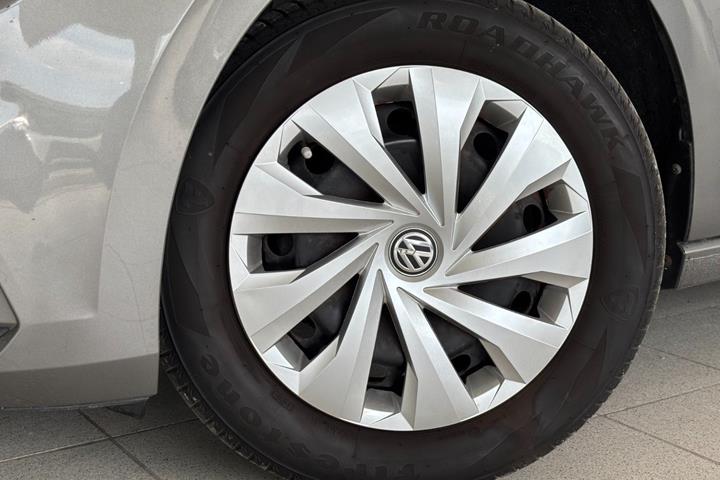 Grå VW Polo fra 2018