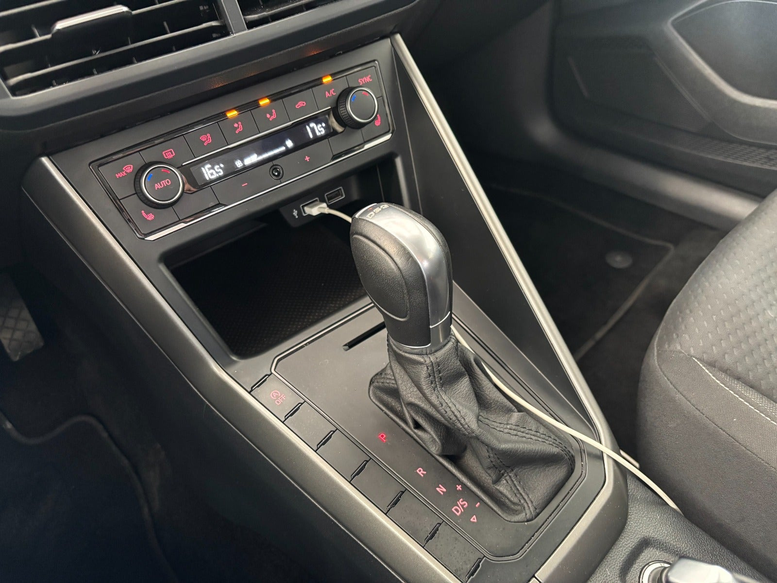 Grå VW Polo fra 2018