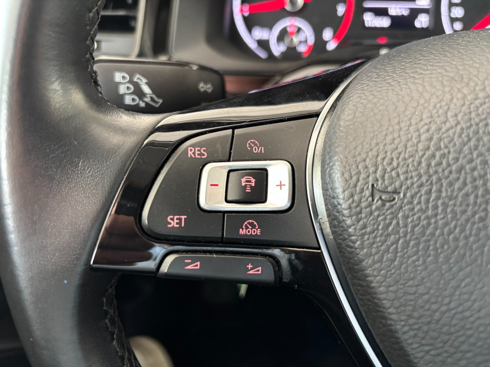 Grå VW Polo fra 2018
