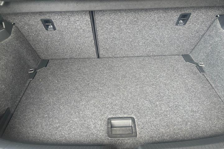 Grå VW Polo fra 2018