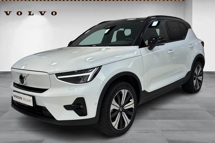 Hvid Volvo XC40 fra 2023 set udefra