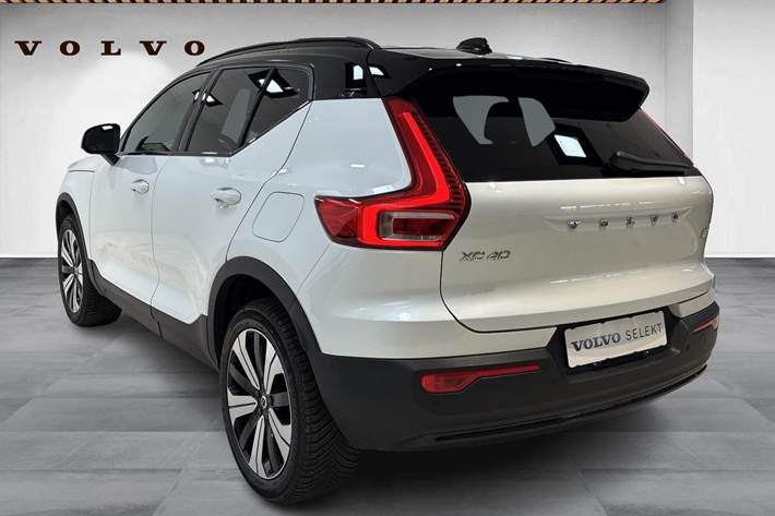 Hvid Volvo XC40 fra 2023