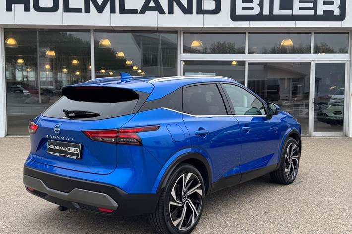 Blå Nissan Qashqai fra 2023