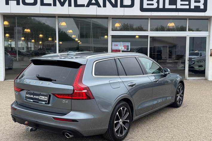 Grå Volvo V60 fra 2020
