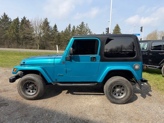 Blå Jeep Wrangler fra 2005