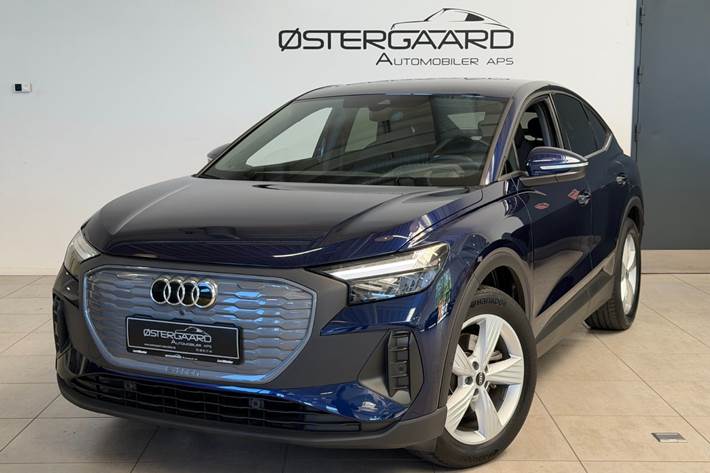 Blå Audi Q4 e-tron fra 2023