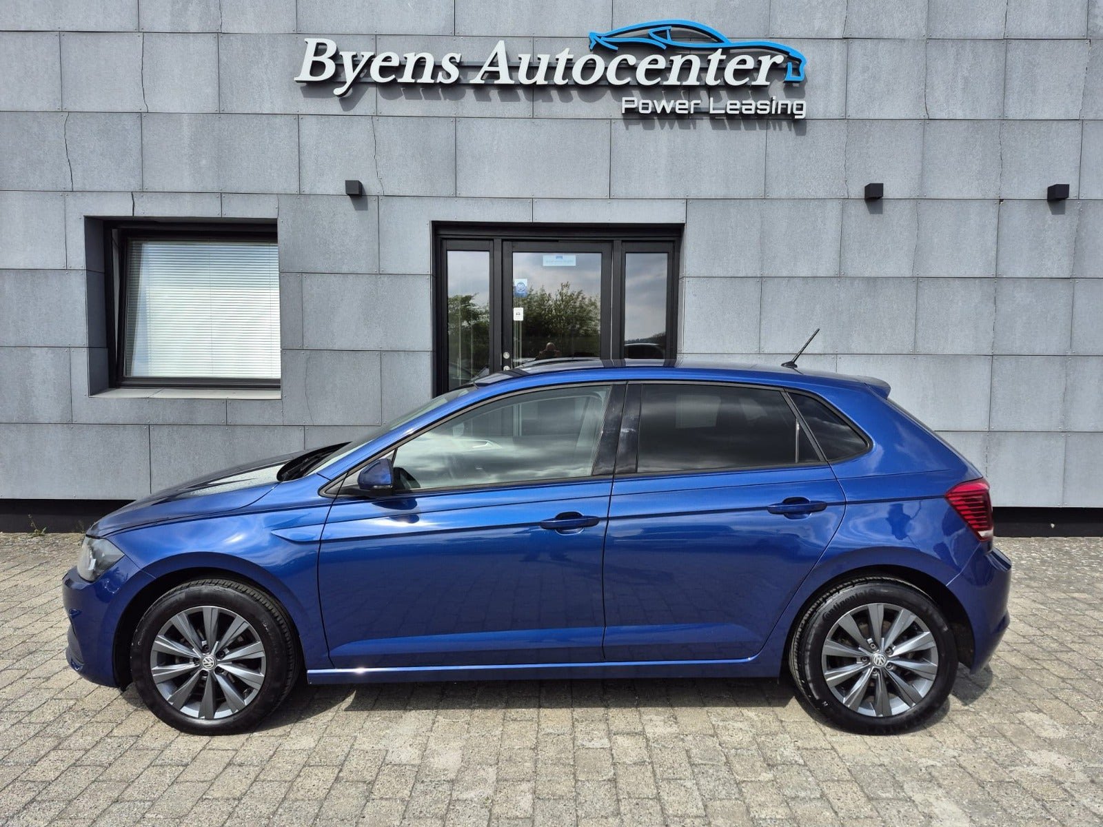 Blå VW Polo fra 2019