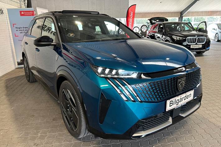 Blå Peugeot e-5008 fra 2025