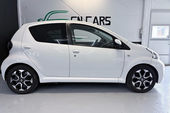Hvid Toyota Aygo fra 2014