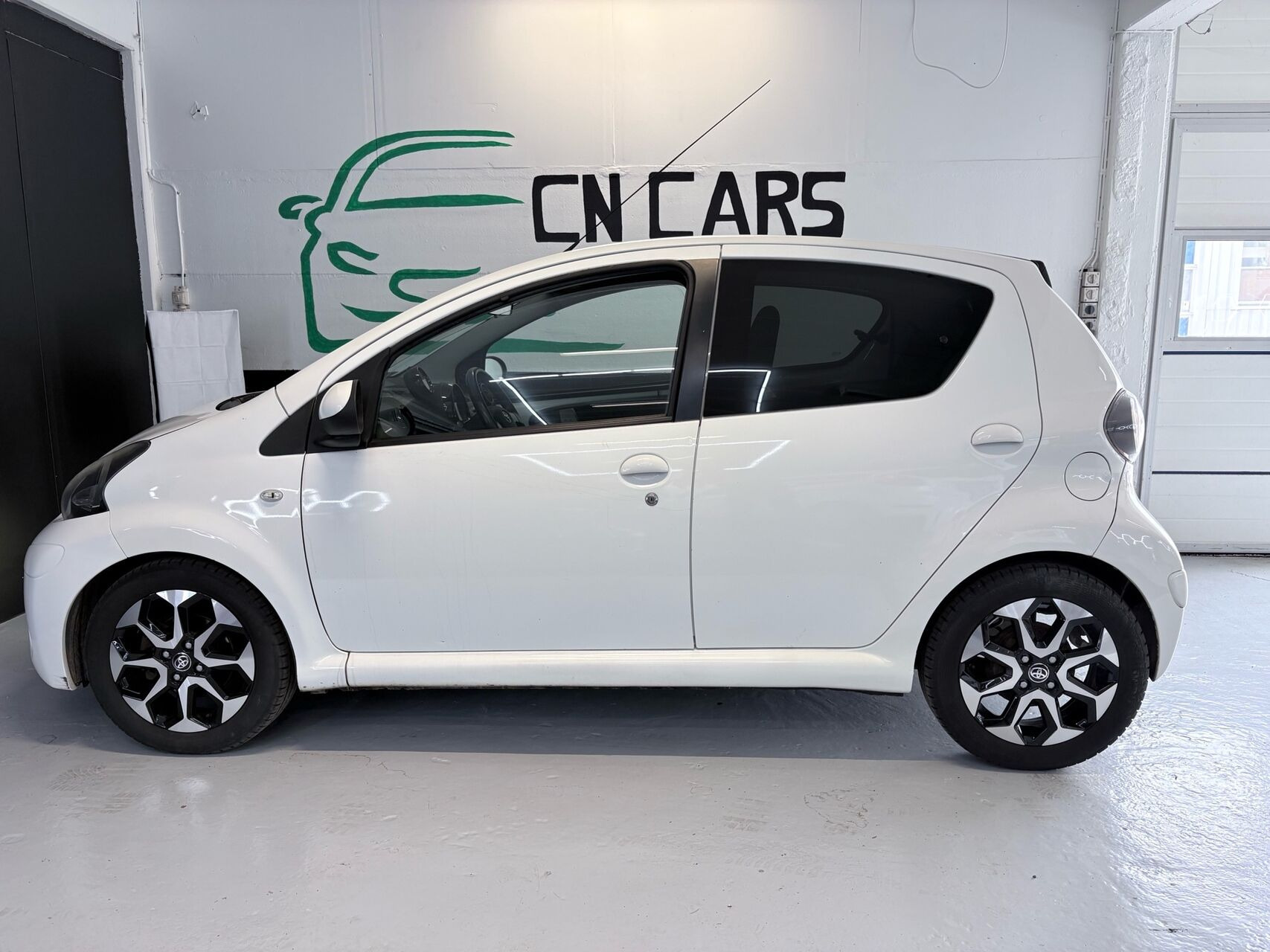 Hvid Toyota Aygo fra 2014