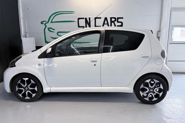 Hvid Toyota Aygo fra 2014
