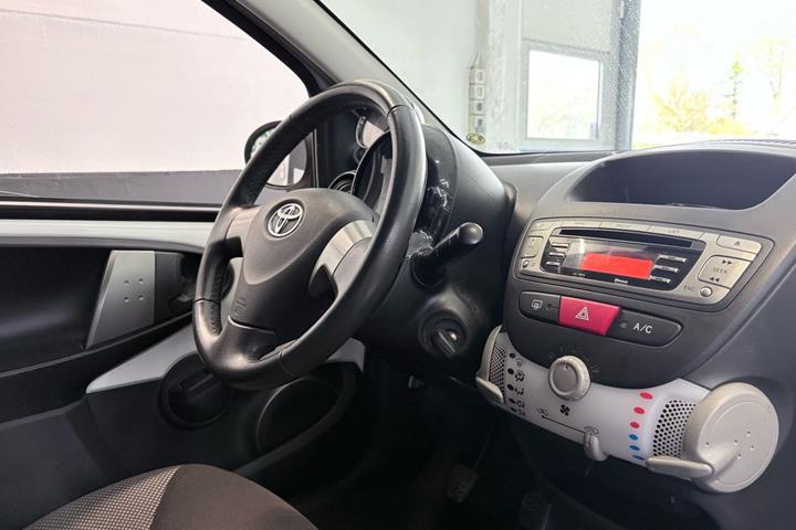 Hvid Toyota Aygo fra 2014