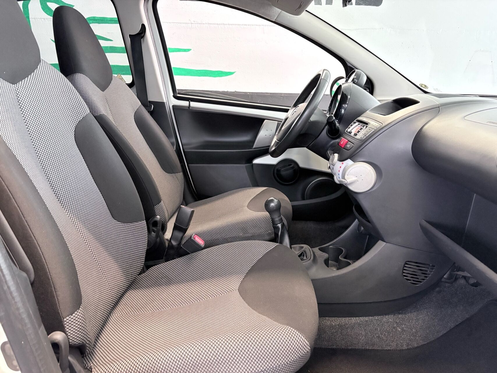 Hvid Toyota Aygo fra 2014