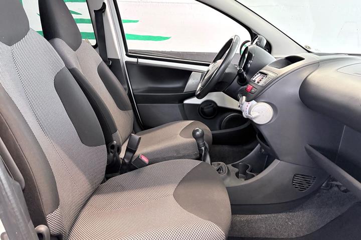 Hvid Toyota Aygo fra 2014