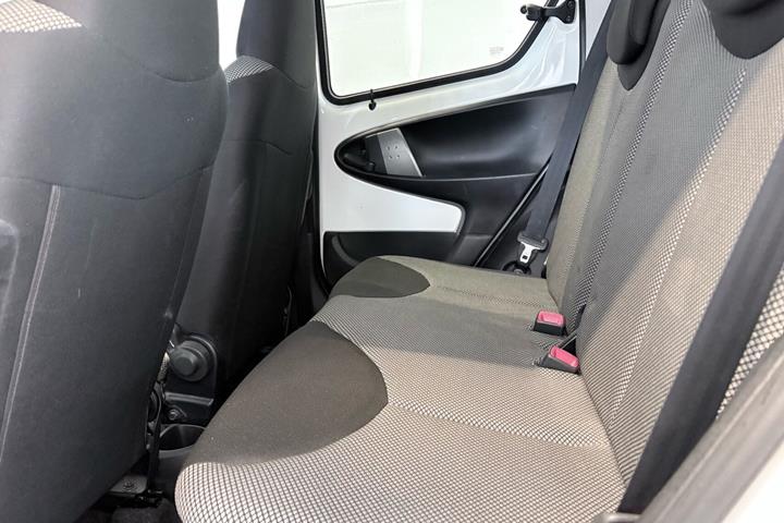 Hvid Toyota Aygo fra 2014