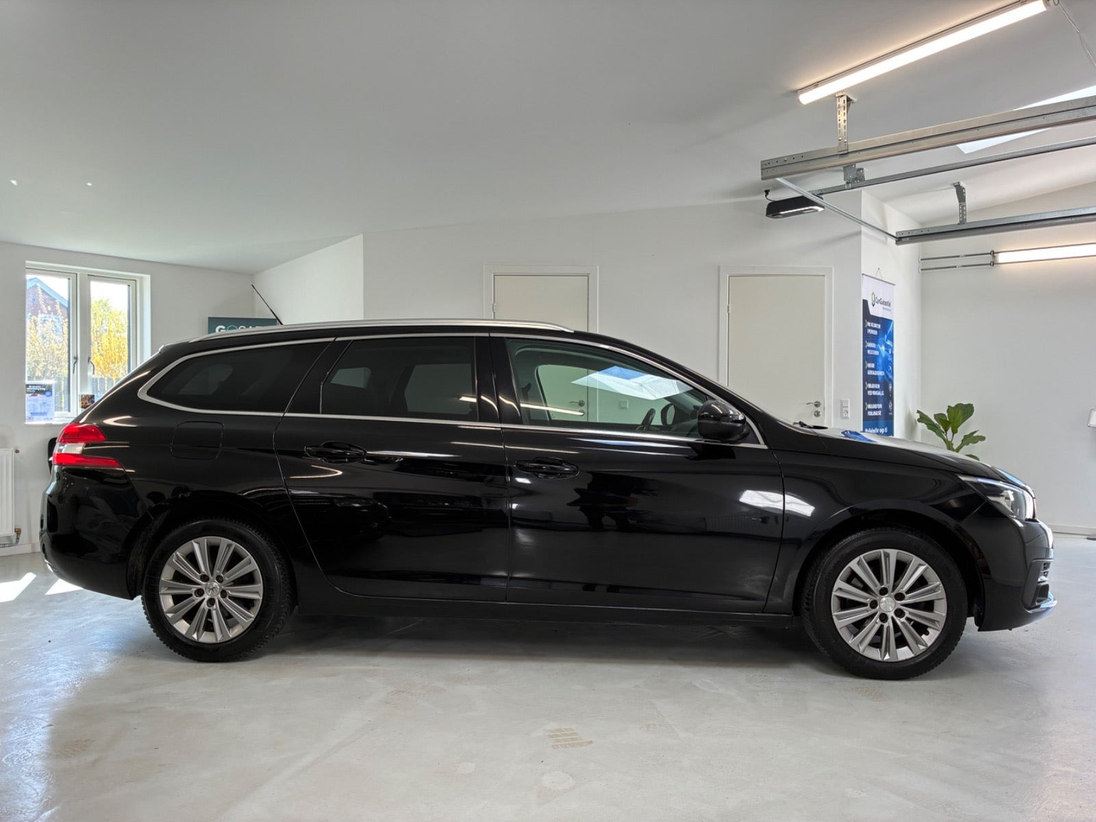 Sort Peugeot 308 fra 2018