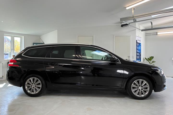 Sort Peugeot 308 fra 2018