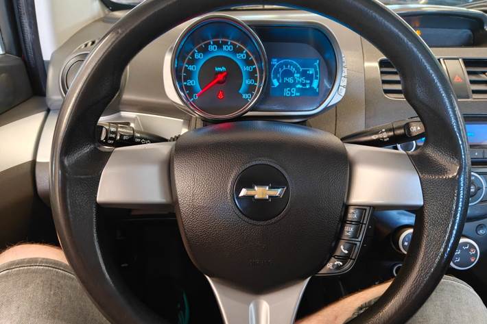 Gul Chevrolet Spark fra 2014