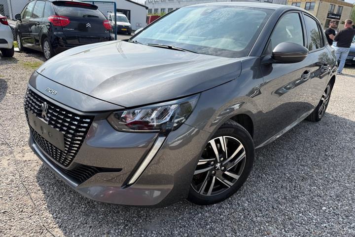 Grå Peugeot 208 fra 2021 set udefra
