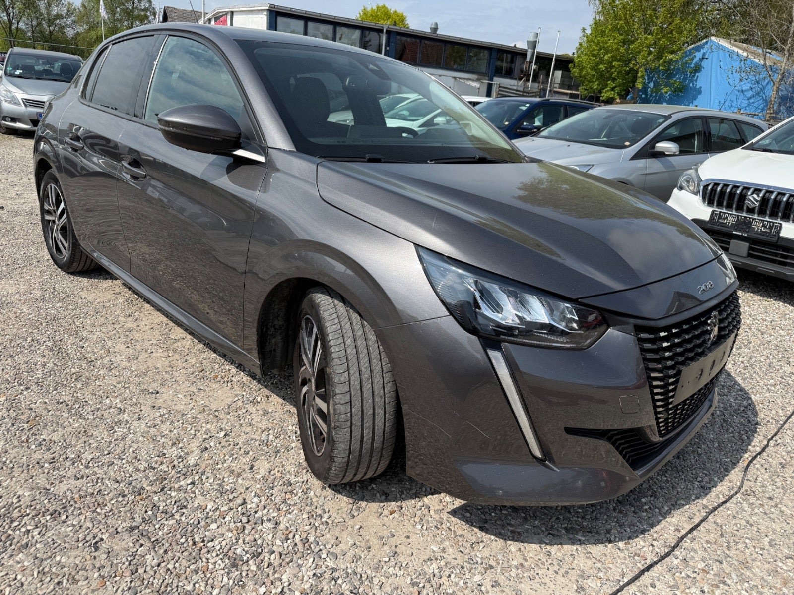 Grå Peugeot 208 fra 2021