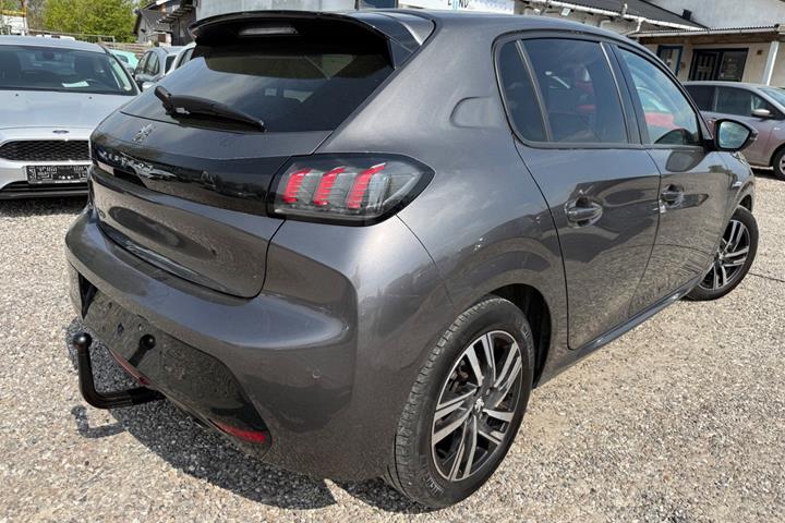 Grå Peugeot 208 fra 2021