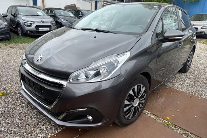 Grå Peugeot 208 fra 2019 set udefra