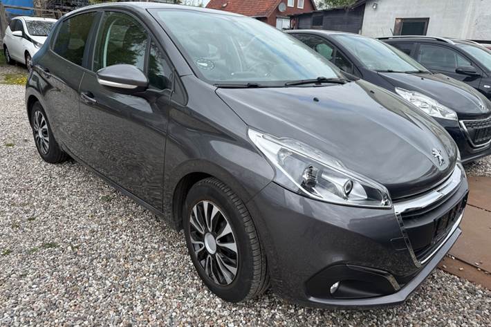 Grå Peugeot 208 fra 2019