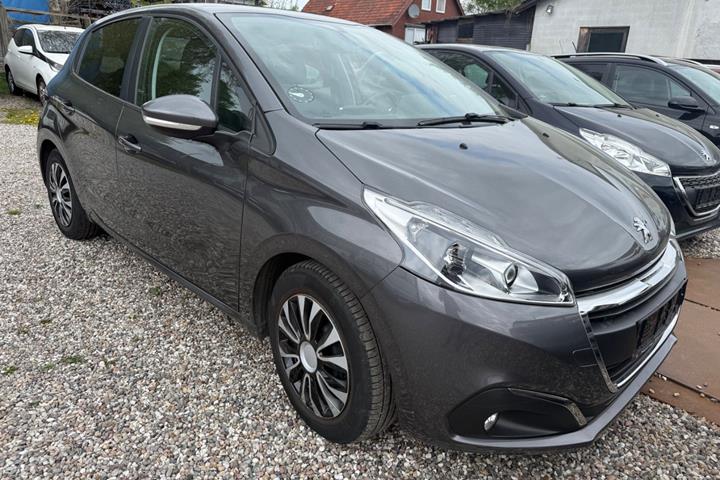 Grå Peugeot 208 fra 2019